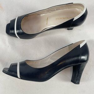 Vintage Bruno Magli Leather Peep Toe Pumps in Black Size‎ 7.5 or 37.5